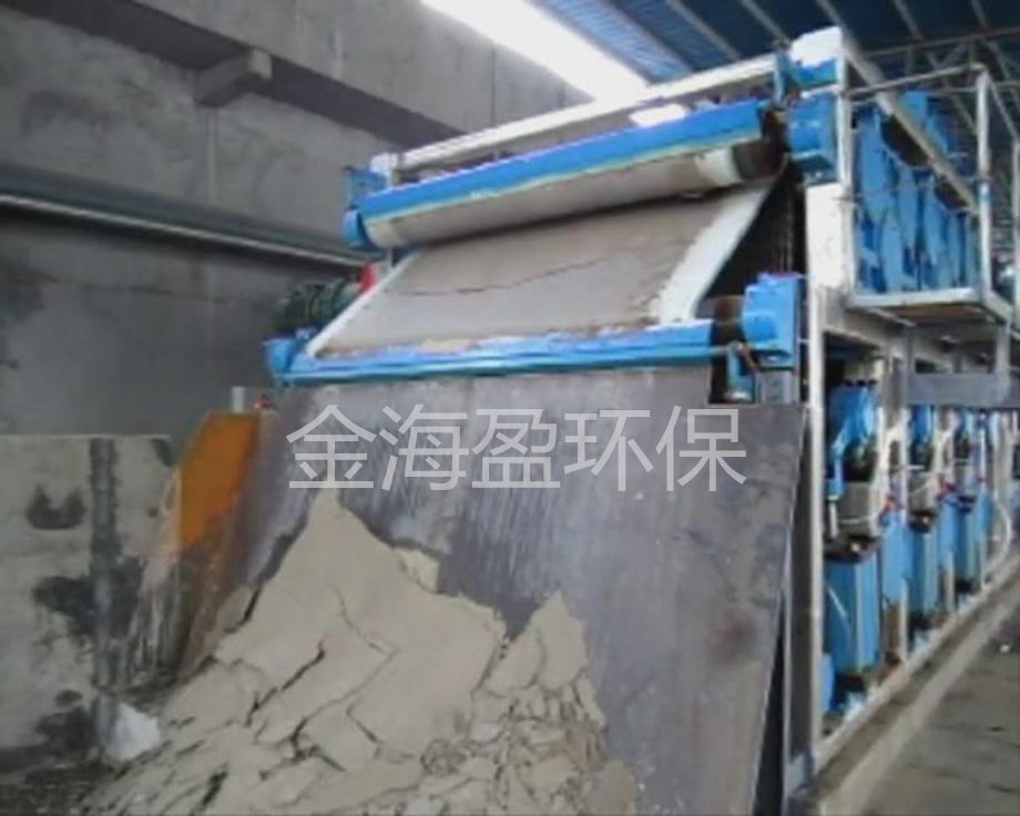 鋼帶式污泥壓榨深度脫水機(jī).png